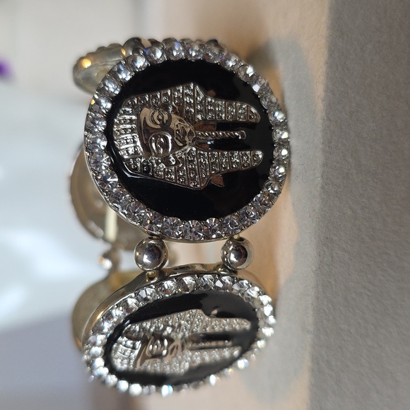 Silver and Black Enamel Egyptian Pharoah Stretch Bracelet - Picture 5 of 10